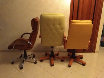 Продаю шкіряні гарні офісні крісла.
Гарний стан.
Дуже зручні, натуральна шкіра. . фото 6