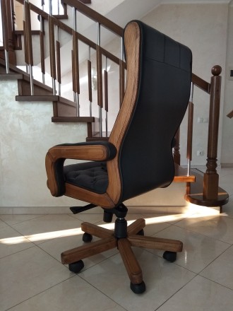 Продаю НОВЕ шкіряне офісне крісло для керівника.
Натуральна шкіра, дерево.
Які. . фото 10