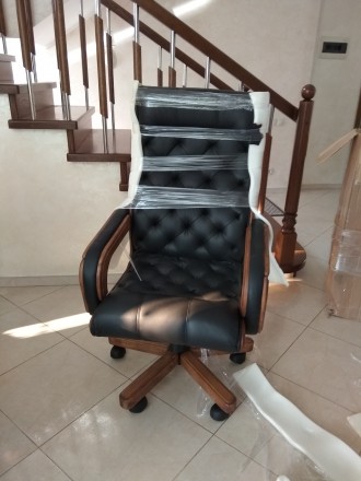 Продаю НОВЕ шкіряне офісне крісло для керівника.
Натуральна шкіра, дерево.
Які. . фото 7