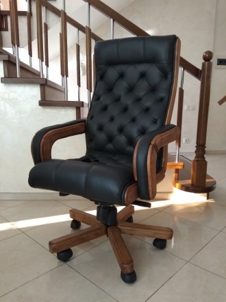 Продаю НОВЕ шкіряне офісне крісло для керівника.
Натуральна шкіра, дерево.
Які. . фото 2