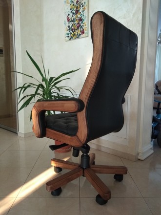 Продаю НОВЕ шкіряне офісне крісло для керівника.
Натуральна шкіра, дерево.
Які. . фото 8