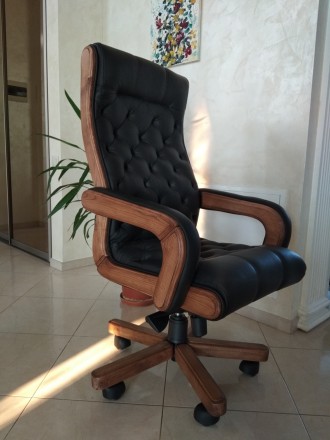 Продаю НОВЕ шкіряне офісне крісло для керівника.
Натуральна шкіра, дерево.
Які. . фото 4