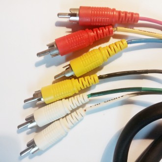 Кабель для ТБ

Тип кабелю 1: RCA 6 (тюльпани)
Тип кабелю 2: Scart
Довжина: 1. . фото 4