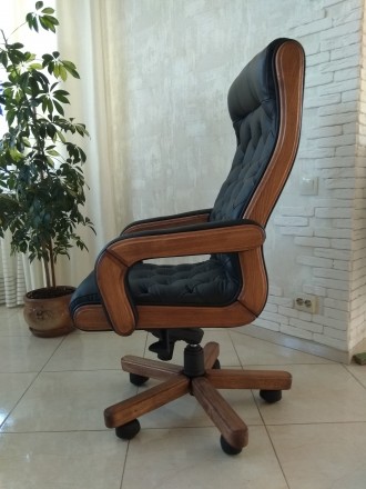 Продаю нове шкіряне офісне крісло для керівника.
Під замовлення можливий будь я. . фото 6