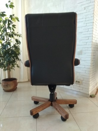 Продаю нове шкіряне офісне крісло для керівника.
Під замовлення можливий будь я. . фото 7