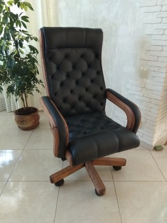 Продаю нове шкіряне офісне крісло для керівника.
Під замовлення можливий будь я. . фото 2