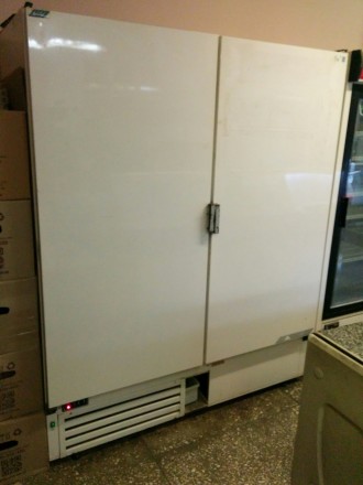 Продам в связи с перепрофилированием магазина холодильную витрину COLD W-15SGSP . . фото 5