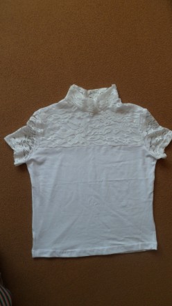 Блуза для девочки с коротким рукавом, выполнена из полотна вискоза с гипюровыми . . фото 3