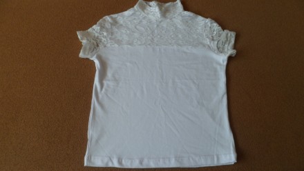 Блуза для девочки с коротким рукавом, выполнена из полотна вискоза с гипюровыми . . фото 2