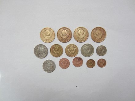 В продаже монеты разных номиналов времен ссср. Хорошая сохранность.. . фото 3