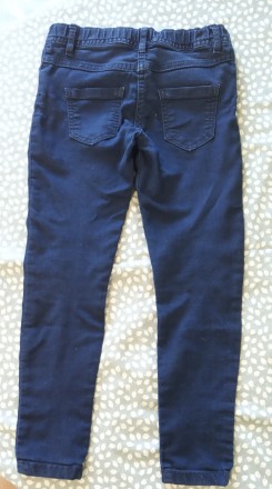 Демисезонные джинсы-стрейч на девочку 6-7 лет фирмы F&F в идеальном состояни. . фото 3