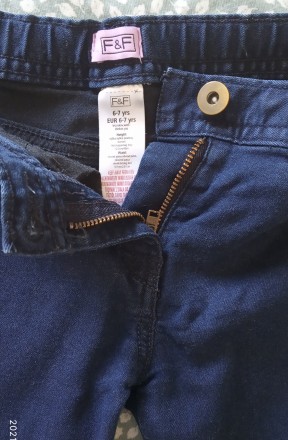 Демисезонные джинсы-стрейч на девочку 6-7 лет фирмы F&F в идеальном состояни. . фото 4