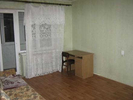 Квартира с косметическим ремонтом, раздельными комнатами, всей необходимой мебел. Тополь-1. фото 9