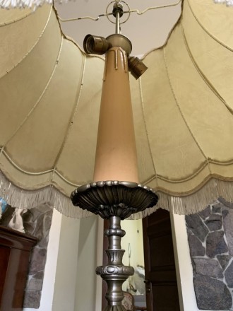Классический старинный торшер с абажуром. На 2 лампы.
Привезен из Бельгии. Анти. . фото 5