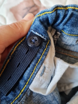 Наши джинсы  на мальчика, в отличном состоянии, пишет 2 года, будут и на больше. . фото 2
