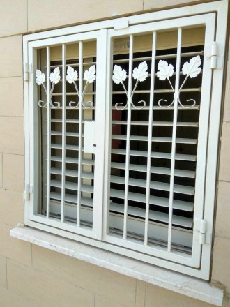 изготовление металлоконструкций:
решёток и ставен на окна,
металлических двере. . фото 5