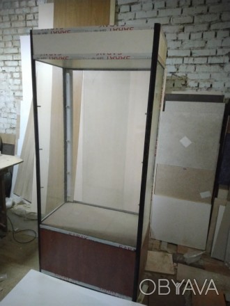 Витрина стеклянная и ДСП