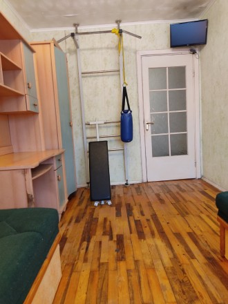 Квартира находится на ул Янгеля, с ремонтом косметическим, раздельными комнатами. Титова. фото 6