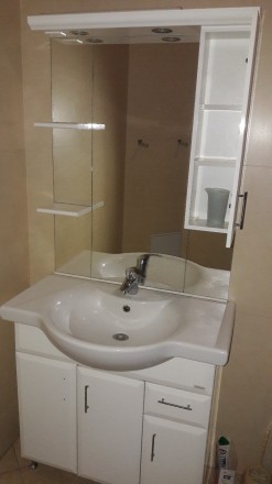 Мойдодыр - комплект мебели для ванной . МДФ . Цвет - белый .
Размеры зеркала : . . фото 2