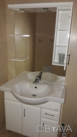 Мойдодыр - комплект мебели для ванной . МДФ . Цвет - белый .
Размеры зеркала : . . фото 1
