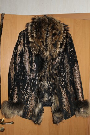 Куртка женская зимняя замшевая на подстёжке . Рукава и ворот до низа отделан нат. . фото 4