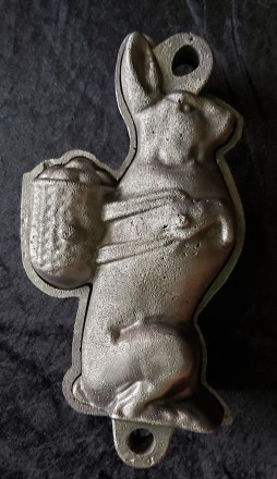 Чугунная форма для праздничной выпечки *Кролик с корзиной* винтажная,чистый чугу. . фото 8
