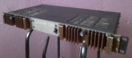 Выпускаемый с начала 80-х годов студийный двухканальный усилитель мощности Bryst. . фото 2