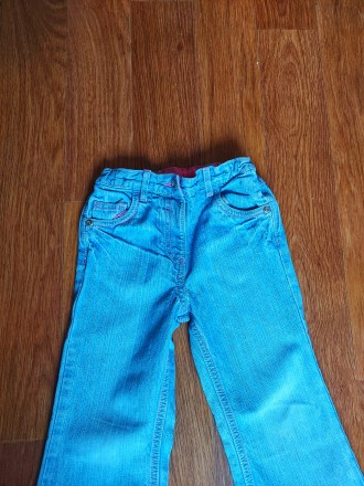 Красивые и стильные голубые джинсики прекрасно будут смотреться на девочке 3-4 л. . фото 3