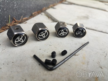 Хромированные металлические колпачки на ниппеля Toyota с секреткой и ключом. Уст. . фото 1