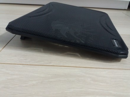 Охлаждающая подставка для ноутбука N130 с синей подсветкой. Имеет прочный корпус. . фото 4