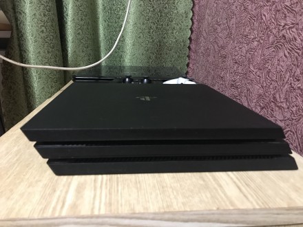 PlayStation 4 pro 1 ТБ черный 
Б/У в идеальном состоянии
В комплекте:кабель, п. . фото 2