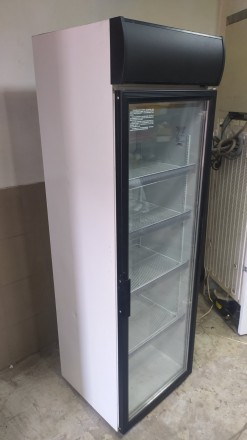 Холодильна шафа «INTER», скляні двері, внутрішній об`єм 390 л, 5 пол. . фото 3