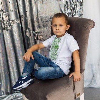 Модная вышиванка для мальчика белого цвета с зеленым орнаментом «Дем'янчик»
Разм. . фото 2