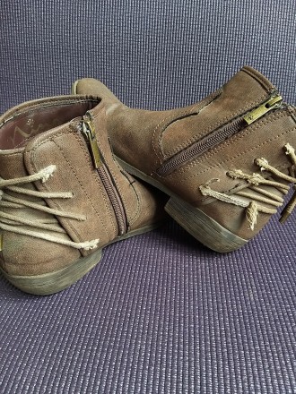 Стильные ботинки по типу козаков, с острым носом (носки целы) и небольшим каблук. . фото 5