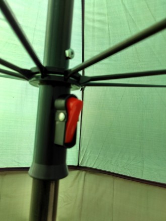 Качественный рыболовный зонт цвета хаки. Обеспечит надежную защиту для рыболова . . фото 8