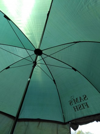 Качественный рыболовный зонт цвета хаки. Обеспечит надежную защиту для рыболова . . фото 7