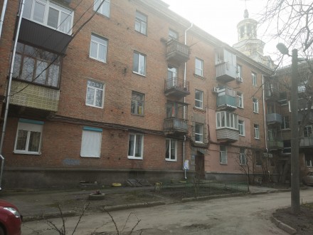 Квартира находится в добротной кирпичной сталинке.
Красная линия, окна выходят . Рабочая слобода. фото 4