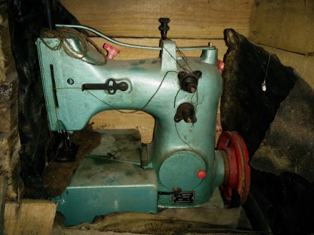 Продаємо промислові мішкозашивочні швейні машини  38-Д,  1990 року випуску.
Не . . фото 2