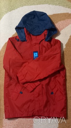 Лёгкая куртка-ветровка с капюшоном, мальчику. Цвет - красный, есть подкладка, сн. . фото 1