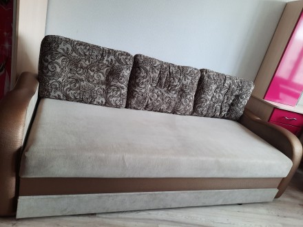 Зручний диван є 2 однакових
В хорошому стані. . фото 2