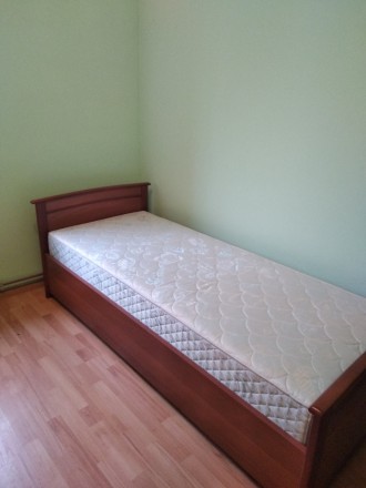 Продам односпальную деревяную кровать с матрасом.80×200.матрас "зима . . фото 2