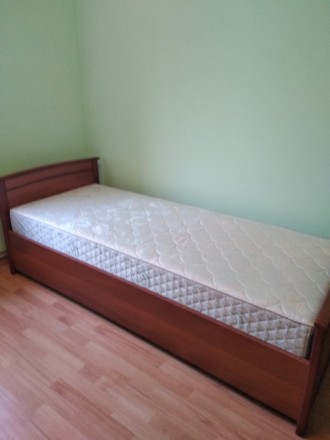 Продам односпальную деревяную кровать с матрасом.80×200.матрас "зима . . фото 3