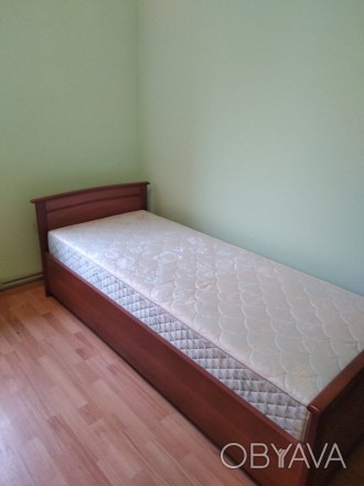Продам односпальную деревяную кровать с матрасом.80×200.матрас "зима . . фото 1