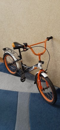 Велосипед дитячий, на вік 6-8  років, колір помаранчево-чорний, в гарному стані.. . фото 2