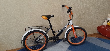 Велосипед дитячий, на вік 6-8  років, колір помаранчево-чорний, в гарному стані.. . фото 3