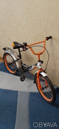 Велосипед дитячий, на вік 6-8  років, колір помаранчево-чорний, в гарному стані.. . фото 1