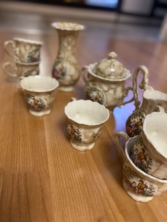 Чайный сервиз с керамики , в комплекте : 1 вазочка , 6 чашек, сахарница, для мол. . фото 2