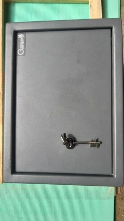 Сейф мебельный Gartex SFT-40K, два ключа, цвет серый

Внешняя высота300 (мм)



. . фото 2