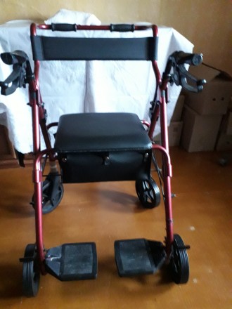 Продам складную инвалидную коляску-ходунки, новую. Очень удобная. Можно катить, . . фото 4