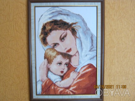 1. Вышитая крестиком картина "Мама с ребенком" , размер 455х620, рамка. . фото 1